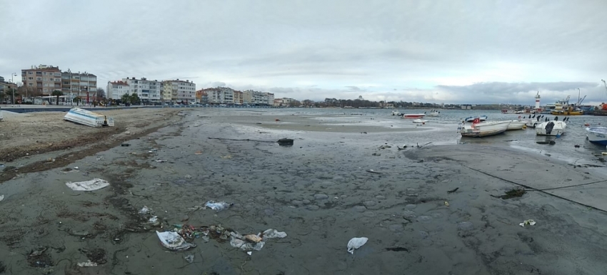 Korkutan manzara: Deniz 20 metre çekildi