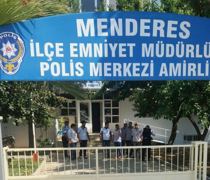 İzmir’de dolandırıcılık şebekesi çökertildi