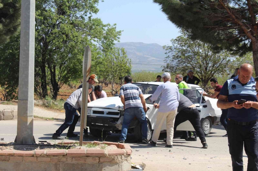 Üç aracın karıştığı zincirleme kazada 1 kişi yarandı