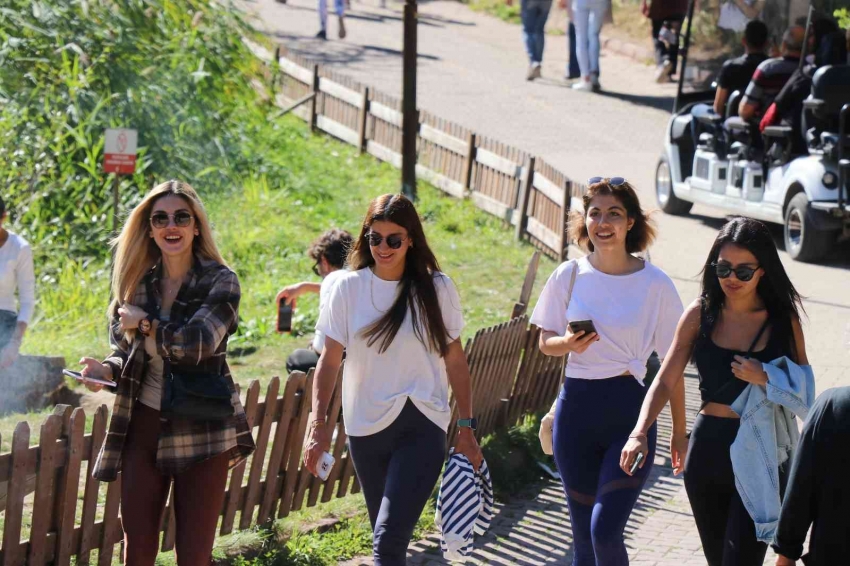 Sıcak havaların son günlerinde Tabiat Parkı’na yoğun ilgi