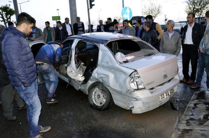 Siverek’te otomobil takla attı: 2 yaralı