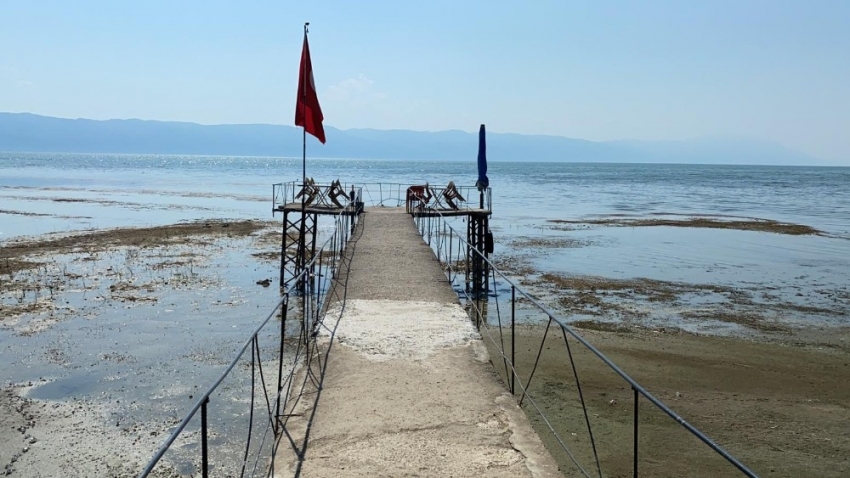 İznik Gölü’nde korkutan çekilme