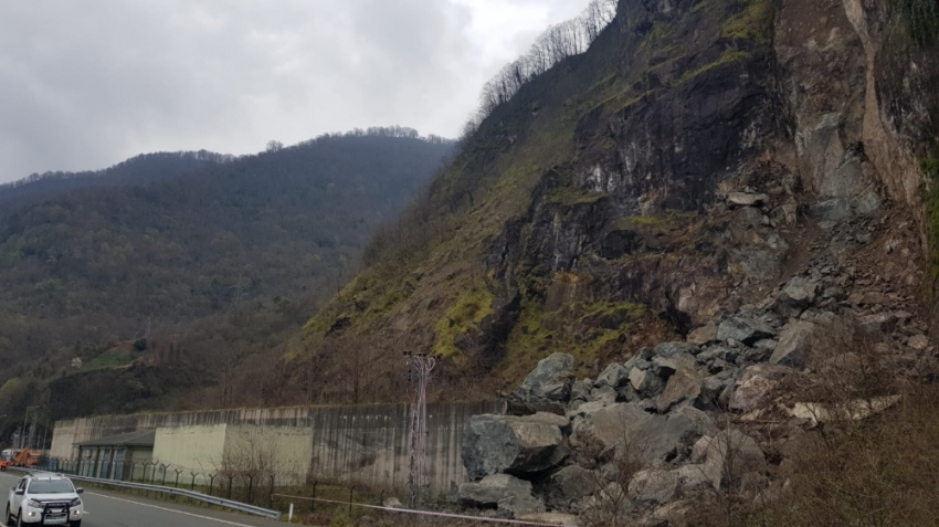 Artvin’de tünel çöktü