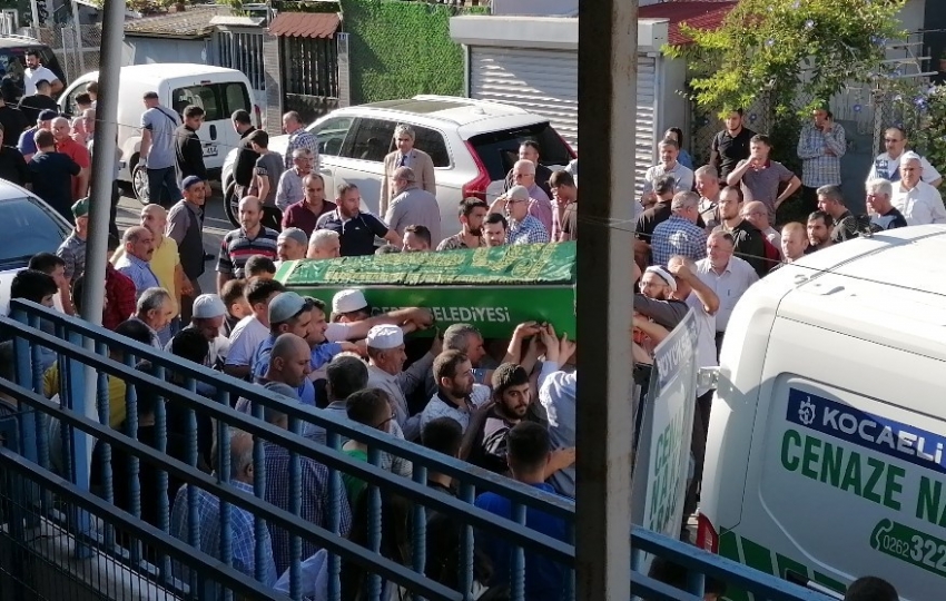 Kayalıklardan düşerek ölen genç son yolculuğuna uğurlandı