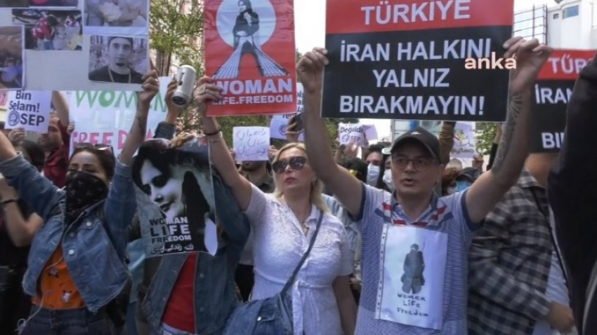 Türkiye'de yaşayan İranlılar'dan protesto