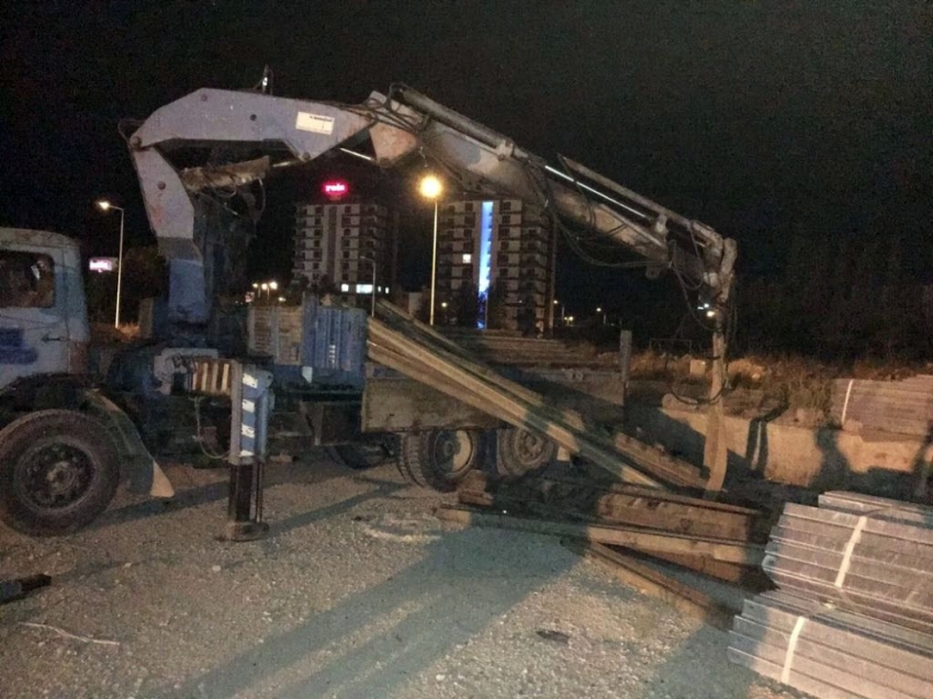 41 ton rayı vinçle çalmış