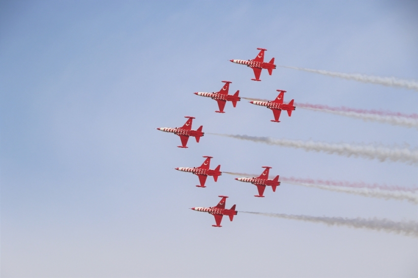 Eurasia Airshow’da Türk Yıldızları’ndan muhteşem gösteri