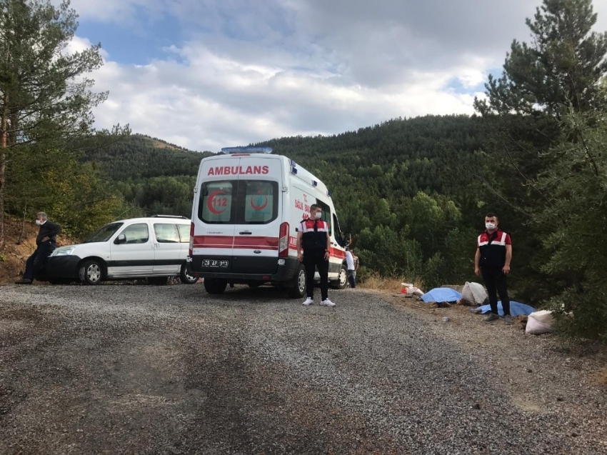 Kuşburnu toplayan anne ve kızı yıldırım düşmesi sonucu hayatını kaybetti