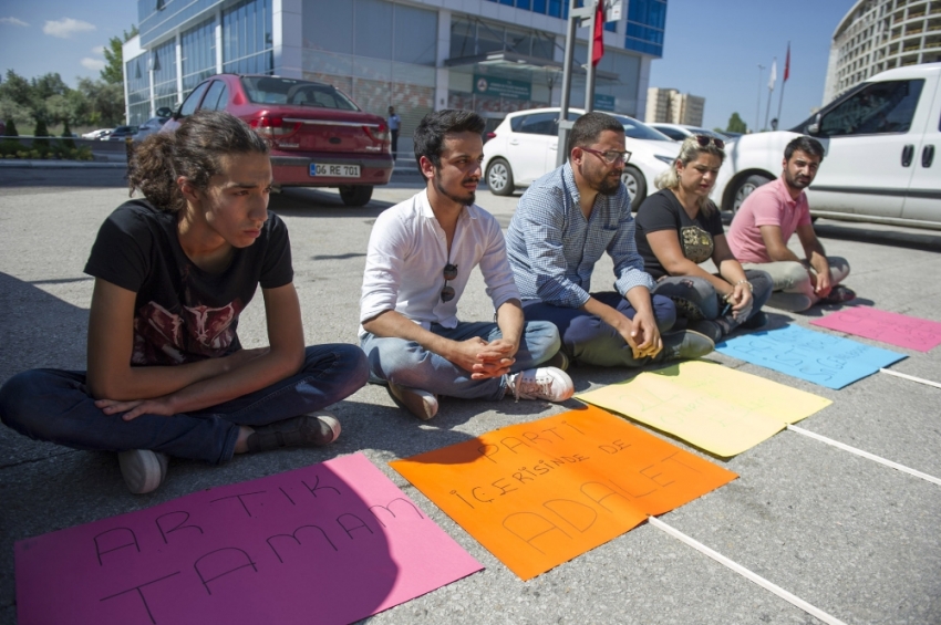 CHP önünde oturma eylemi