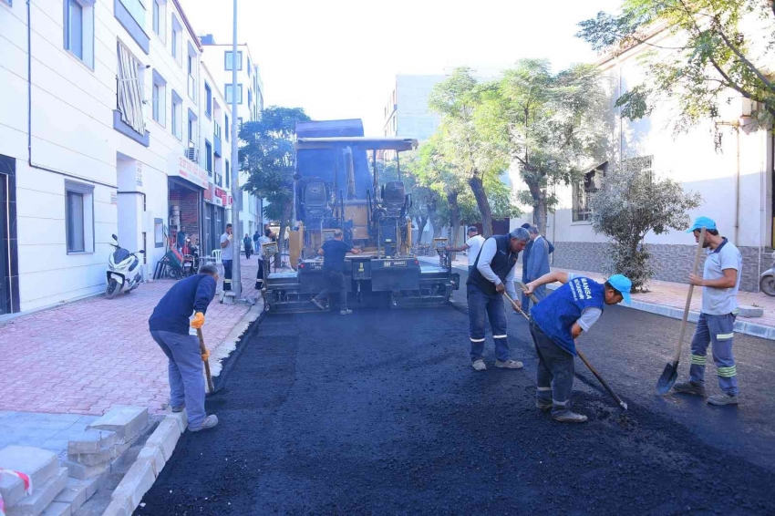 Sıcak asfalt çalışmaları devam ediyor