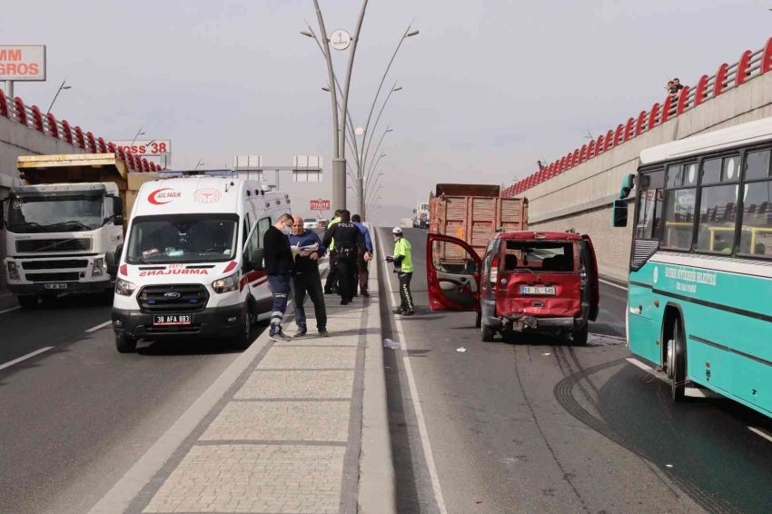 Zincirleme trafik kazası: 2 yaralı