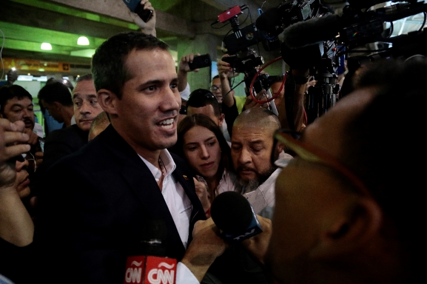 Guaido Venezuela’ya döndü