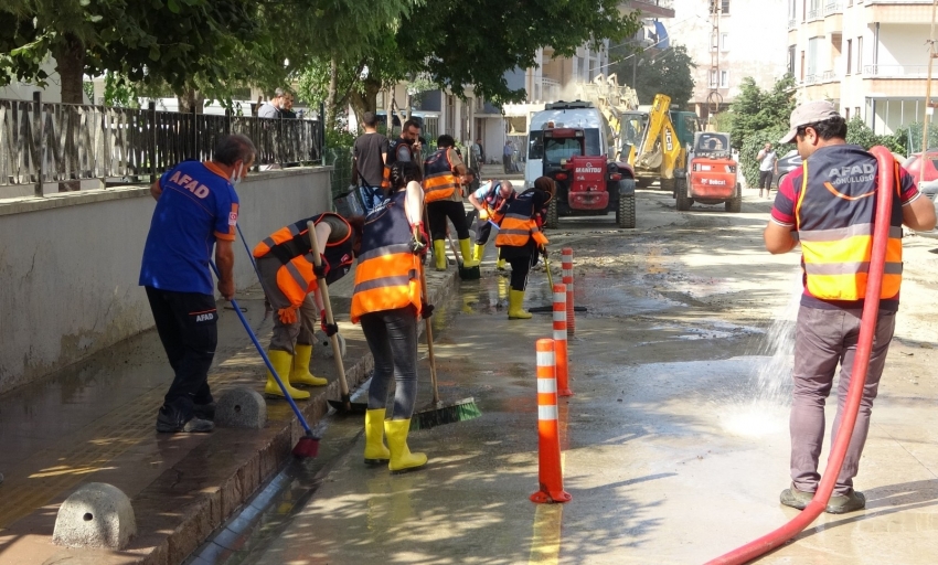 AFAD gönüllüleri Ayancık’ta yardıma koşuyor