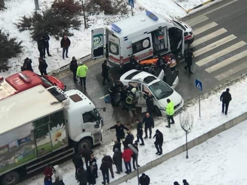 Kastamonu’da kamyon ile otomobil çarpıştı: 1 ölü, 5 yaralı