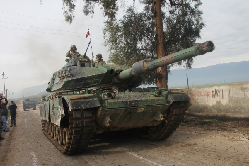 Tanklar Afrin’e ilerliyor