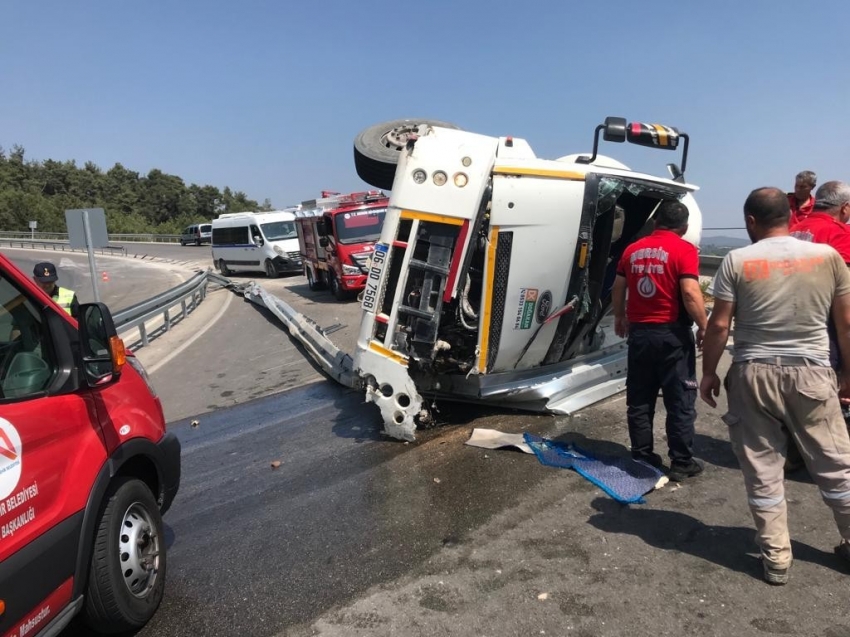 Devrilen su tankerinin sürücüsü hayatını kaybetti