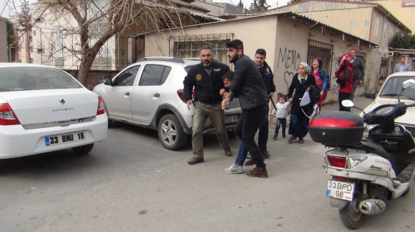 Adliyede polise saldırı: 2 gözaltı