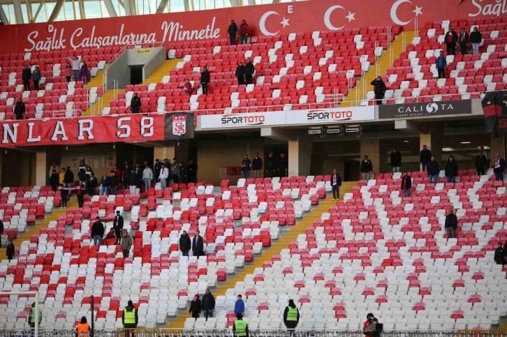 4 Eylül Stadyumu’nda maça taraftar ilgi göstermedi
