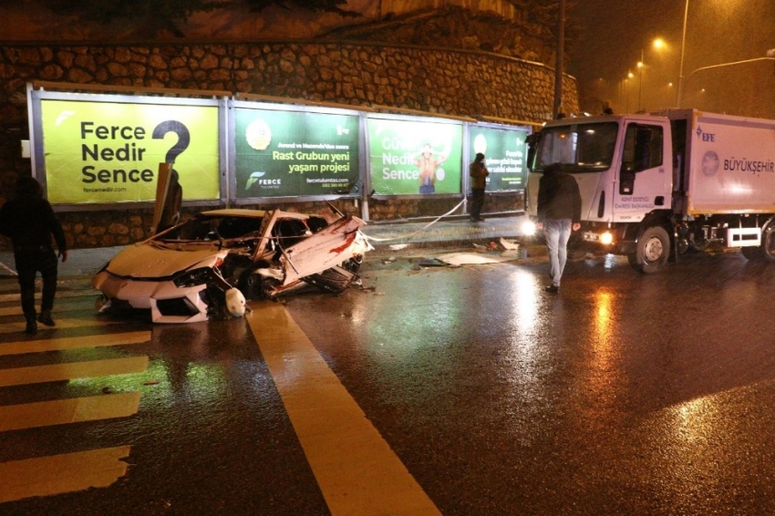 Lamborghini marka otomobil hurdaya çıktı