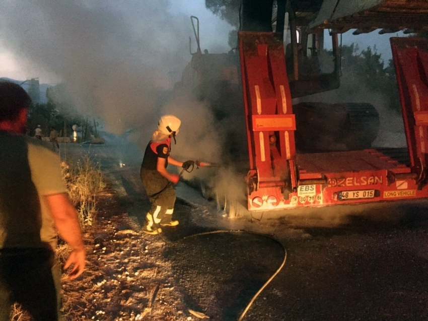 Hareket halindeki tır alev aldı