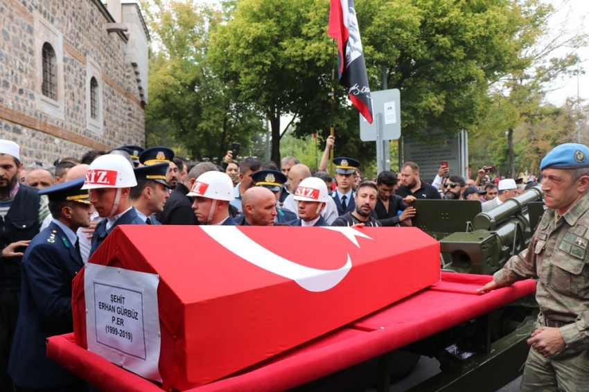 Hatay şehidini son yolculuğuna uğurlandı