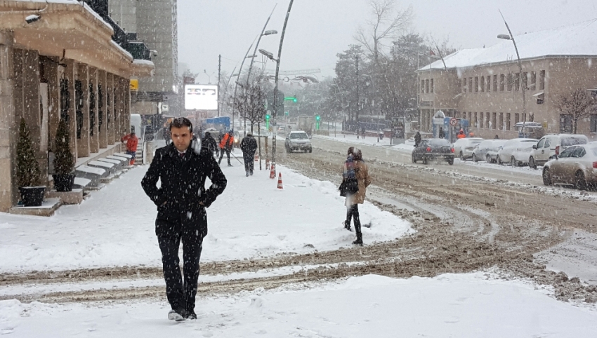 Erzurum’da karlı 1 Nisan şakası