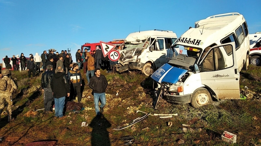 Şanlıurfa’da feci kaza: 2 ölü, 15 yaralı