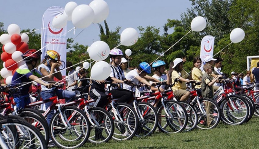 Öğrencilere 600 bisiklet dağıtıldı