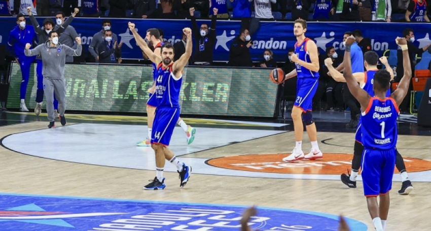 Anadolu Efes son saniyede kazandı