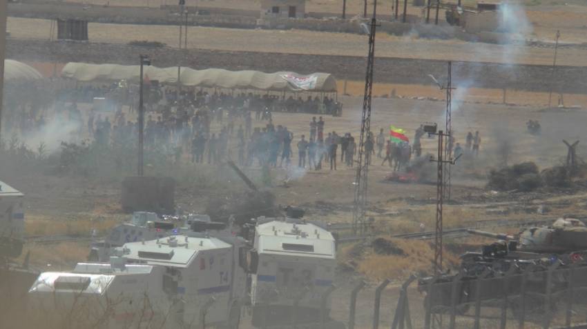 Sınırın karşı tarafından askere molotofla saldırdılar