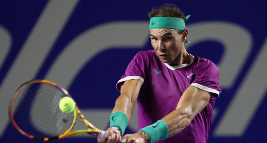 Rafael Nadal en az bir ay yok