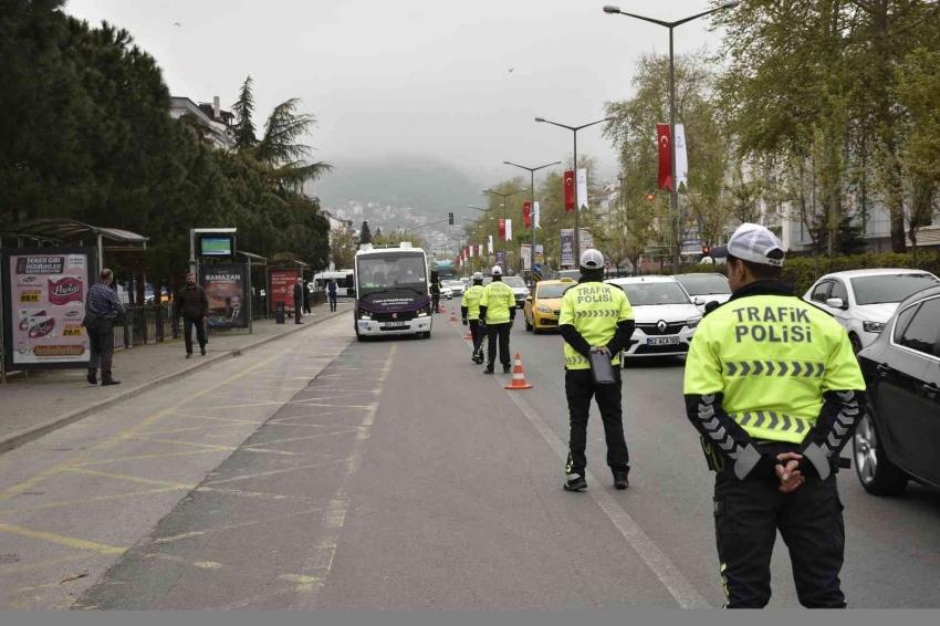 Bir haftada 10 binden fazla araç denetlendi