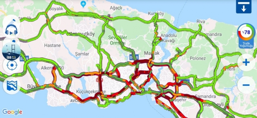 İstanbul’da yağmur trafiği felç etti