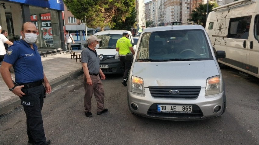 Samsun’da kamyonet yayaya çarptı