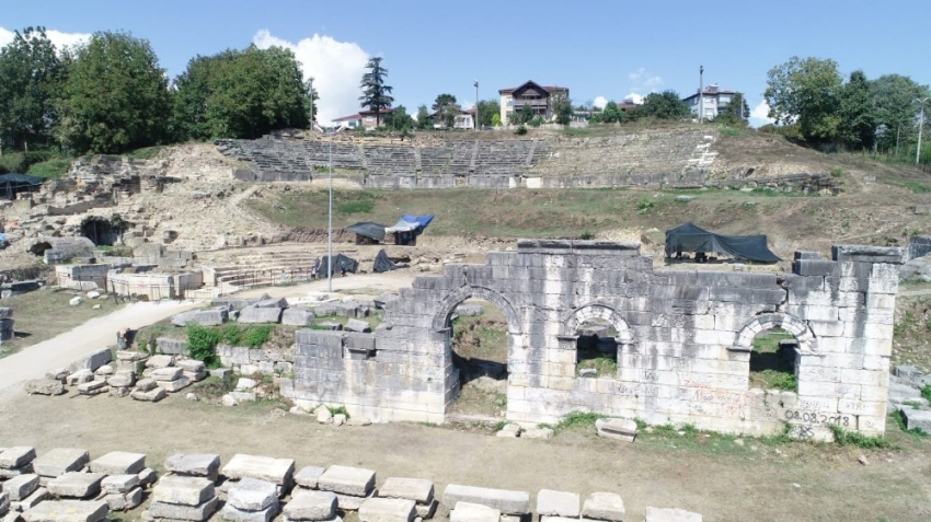 Antik şehirden tarih fışkırıyor