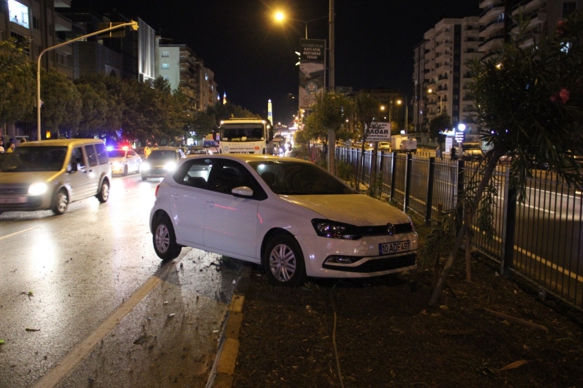 İki otomobile çarptı, yaya olarak olay yerinden kaçtı