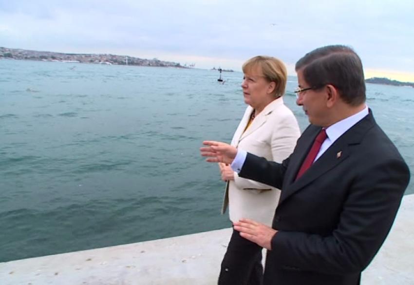 Davutoğlu Merkel’e İstanbul’u anlattı