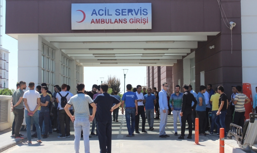 Vatandaşlar yaralı askerlere kan vermek için hastaneye akın ettiv