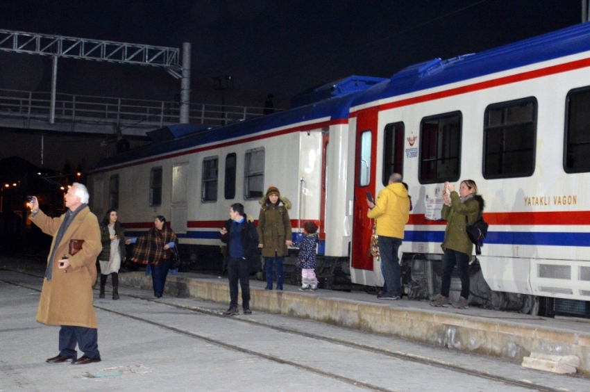 Doğu Ekspresine yoğun ilgi sürüyor