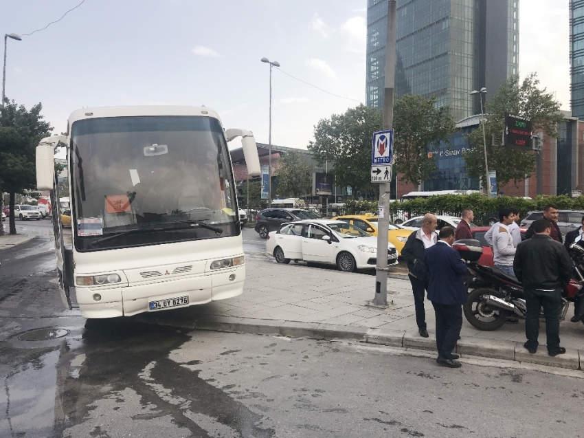 İstanbul’da yol verme kavgası kanlı bitti: 1 yaralı