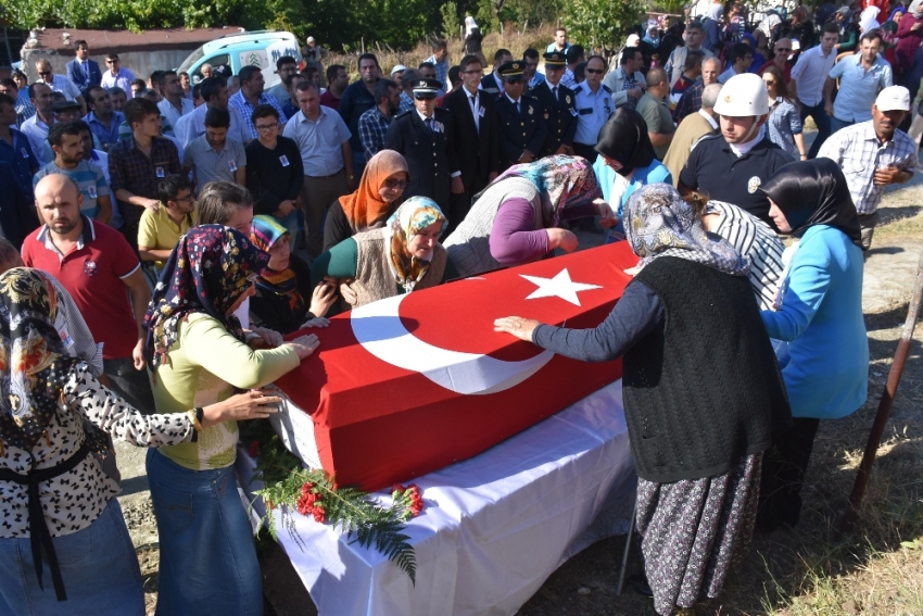 Şehit polis son yolculuğuna uğurlandı