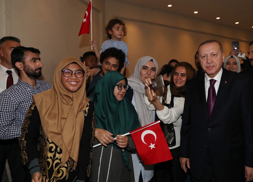 Cumhurbaşkanı Erdoğan’a Malezya’da coşkulu karşılama