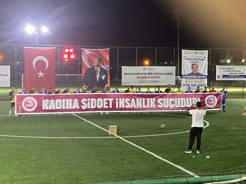 Polis futbol turnuvasında kadına şiddete dikkat çekti