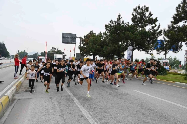 5 kilometrelik Gül koşusunda kıyasıya mücadele
