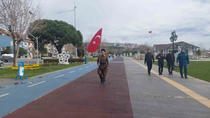 5 yıldır askeri kıyafetle Çanakkale’ye yürüyor
