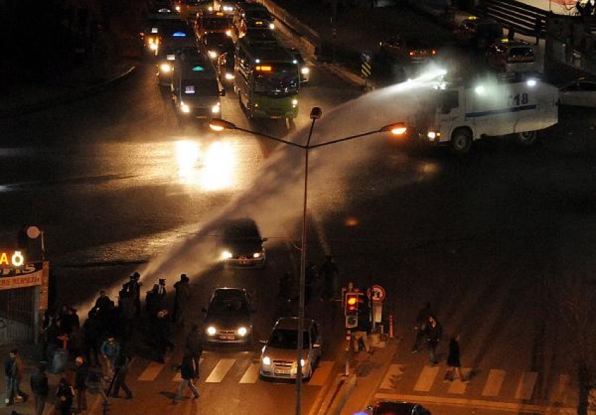 Diyarbakır'da protestoculara polis müdahalesi