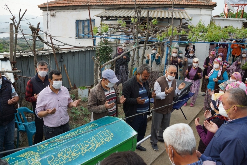 Yangında ölen iki kardeşe en acı veda