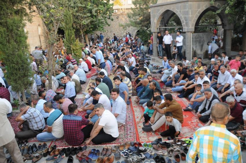 Terörden temizlenen Cizre’de camiler doldu taştı