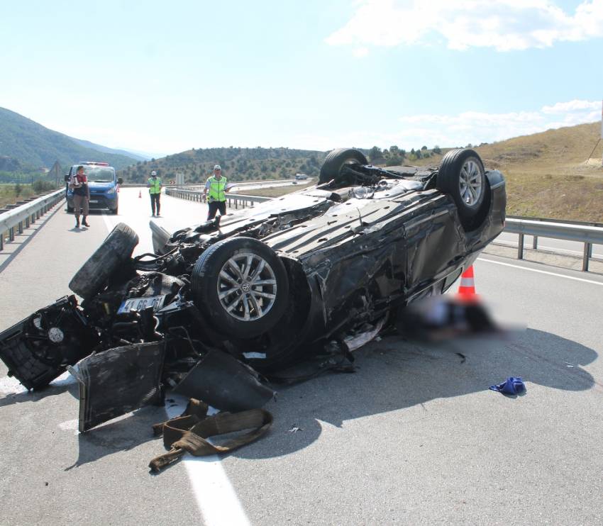 Takla atarak karşı şeride geçti : 1 ölü, 3 yaralı