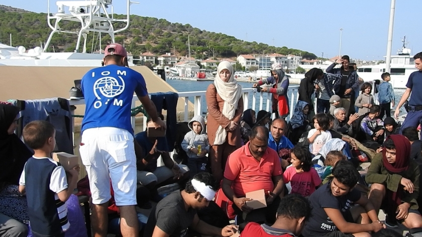 Çeşme’de 6 şişme botta 236 kaçak göçmen yakalandı